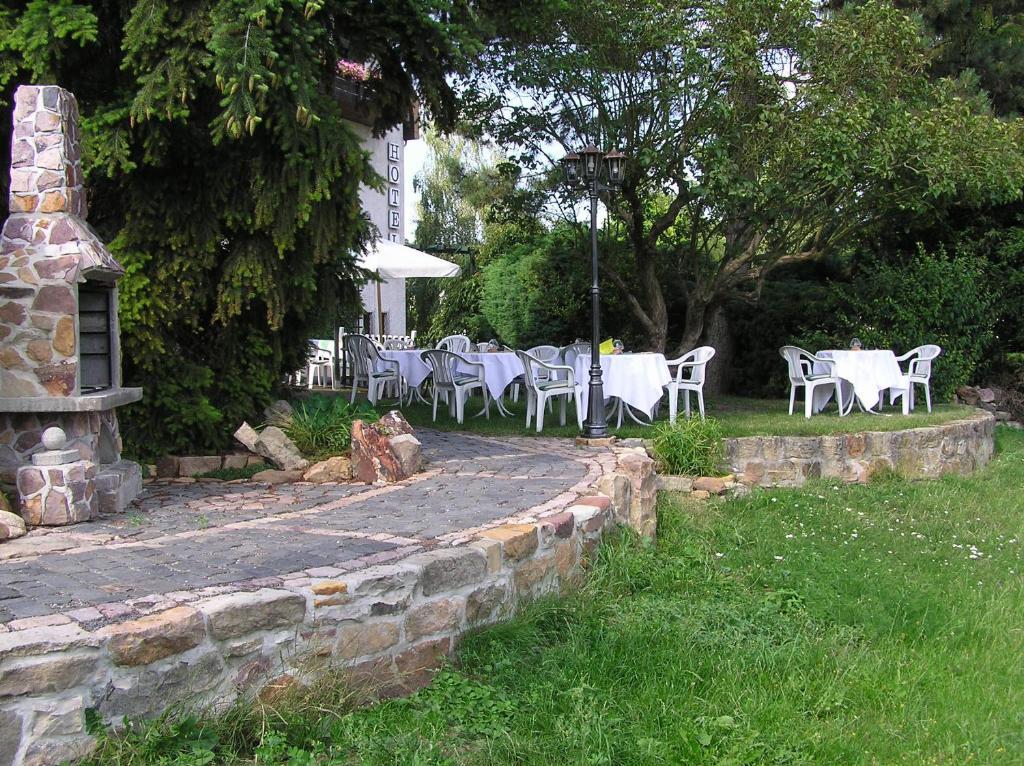 Hotel Pfaffenhof Lich Екстериор снимка